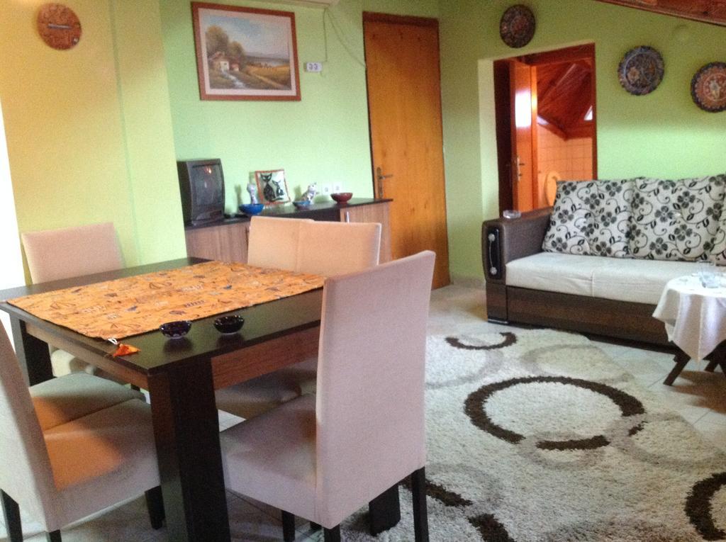 Tuana Hotel Side Room photo