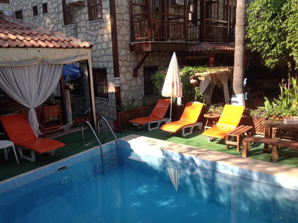 Tuana Hotel Side Exterior photo